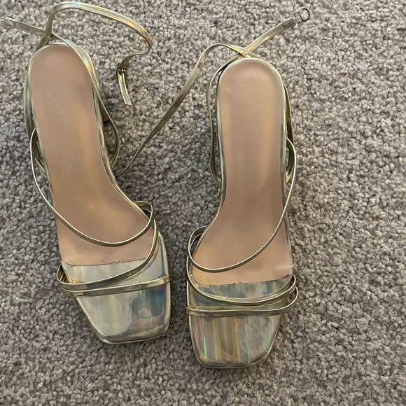 NWOT gold heeled sandals - Picture 3 of 5